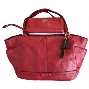 IN BEAUTIFUL CONDITION!COACH PARK RED PEBBLED CARRIE CARRYALL & MATCHING WALLET